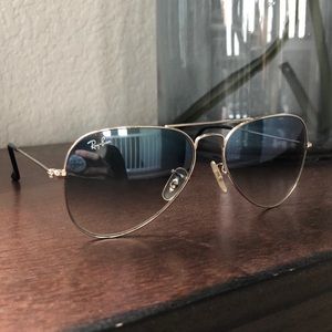 Silver/blue lens aviator ray bans